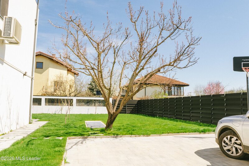 Pipera Vila premium in proximitatea Porsche Nord-Campul Pipera 362mp curte