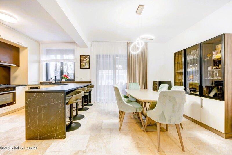 Pipera Vila premium in proximitatea Porsche Nord-Campul Pipera 362mp curte