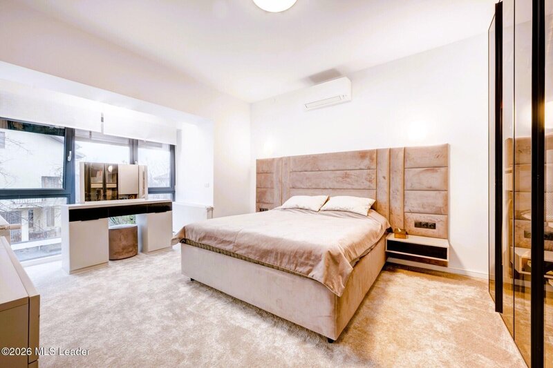 Pipera Vila premium in proximitatea Porsche Nord-Campul Pipera 362mp curte