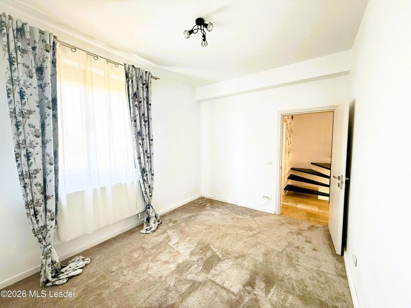 Pipera Vila premium in proximitatea Porsche Nord-Campul Pipera 362mp curte